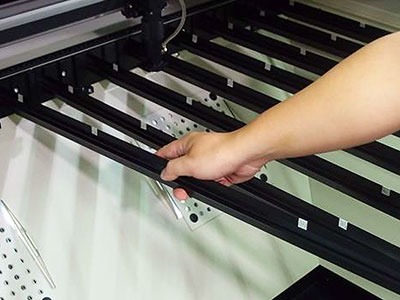 Knife-shaped Cutting Table KnifeShapeTable01